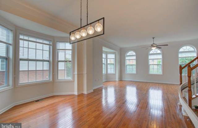 23099 SUNBURY Street Gallery 4