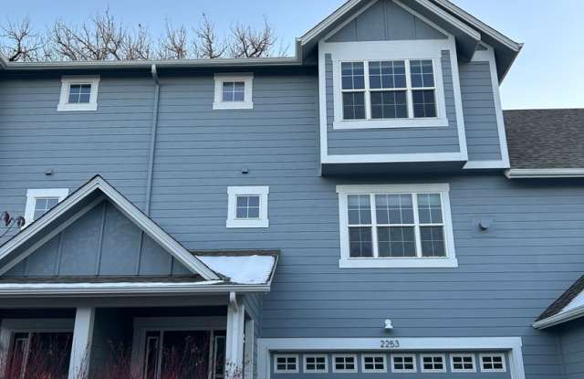 3 Bedroom Townhome with Oversized Garage - 2253 Watersong Circle, Longmont, CO 80504