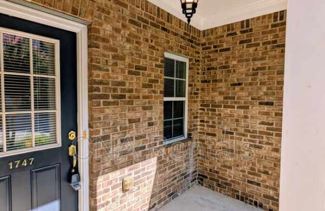 1747 Oakbrook Ln Gallery 3