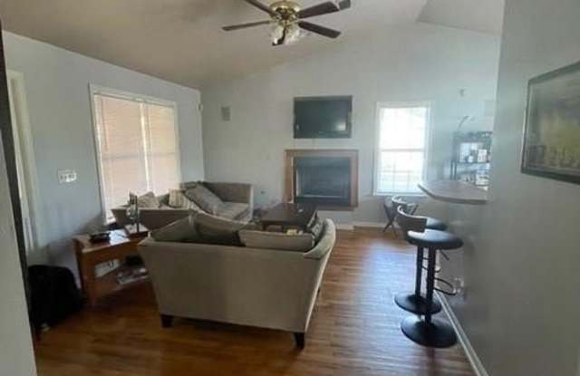 2513 Colleen Gallery 4