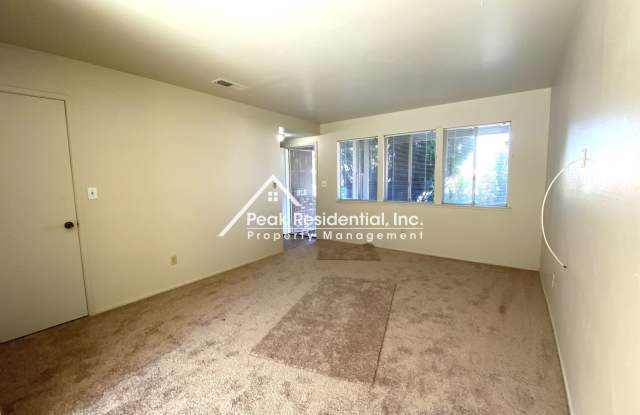 Spacious 3bd/1.5ba Citrus Heights Duplex with Garage Gallery 4
