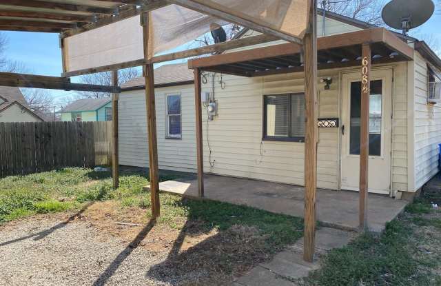 608 1/2 South 6th St - 608 1/2 S 6th St, Ponca City, OK 74601