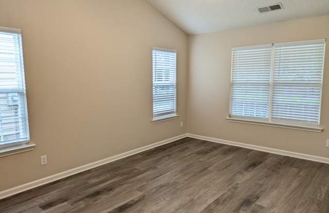 3 Bedroom Ranch in Tara's Trace! Gallery 4