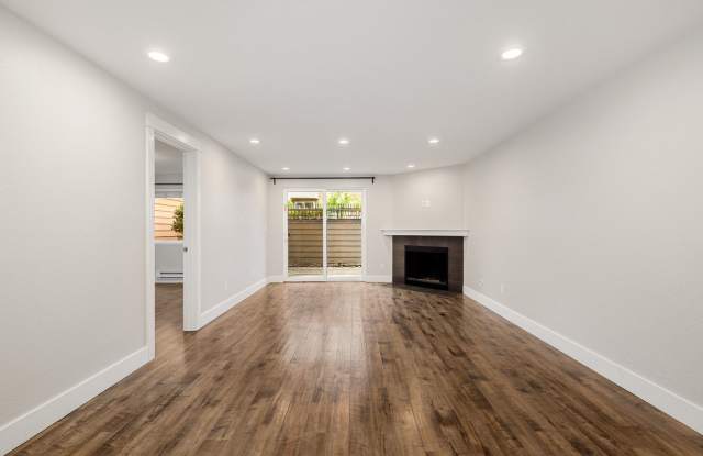 Modern 2 Bedroom 2 Bathroom Condo Close to Downtown Kirkland - 720 Kirkland Circle, Kirkland, WA 98083