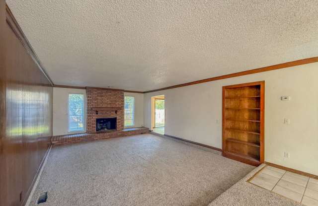 Spacious 3-Bedroom Home Near NW Expressway! Gallery 1