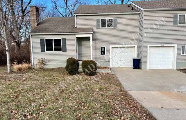 Beautiful Remodeled South KCMO Townhome-Available NOW!! photos photos