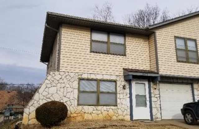 4573 S Saville Ct - 4573 Seville Court, Independence, MO 64055