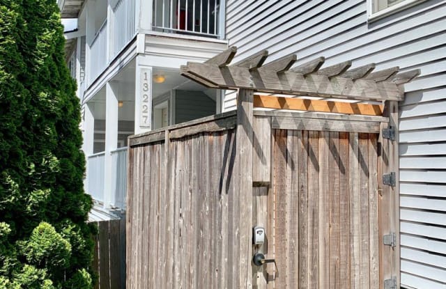 13227 35th Ave NE Apt 6 - 13227 35th Avenue Northeast, Seattle, WA 98125