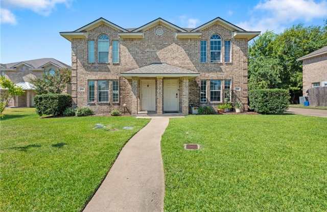 Great 3 Bed, 3 Bath Duplex for Fall 2026 Pre-Lease photos photos