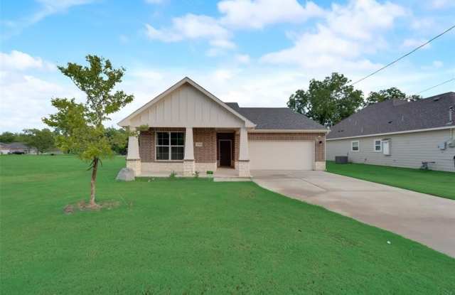 3709 Washington Street - 3709 Washington Street, Greenville, TX 75401