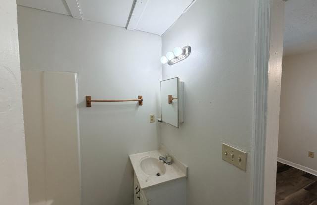 1706 Azalea Dr! This spacious 800 sq. ft. 1-bedroom, 1-bathroom apartment offers comfortable living with flat-rate utilities. photos photos