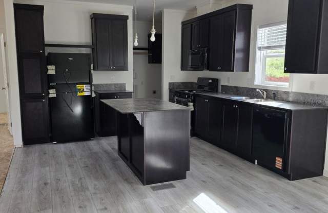 New 3 bedroom house w/office, pet friendly photos photos New 3 bedroom house w/office, pet friendly photos photos