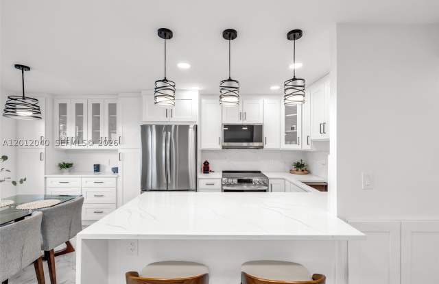 3042 Harwood D Gallery 3