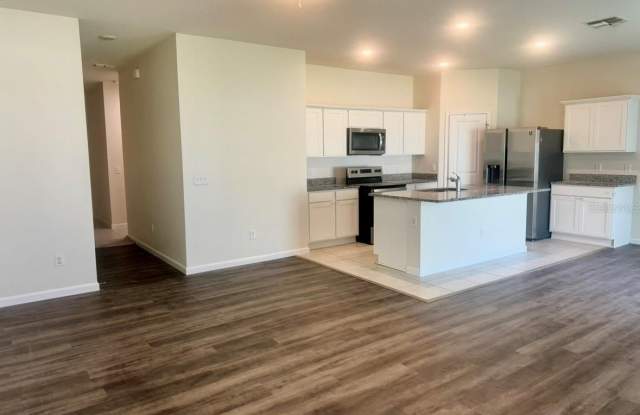 2257 LITCHFIELD Loop Gallery 2