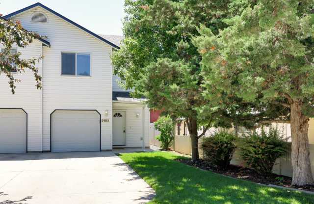 Spacious 3 Bed, 2.5 Bath Home with Garage - Prime Location! photos photos