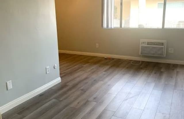 8821 Owensmouth Ave - 8821 Owensmouth Avenue, Los Angeles, CA 91304