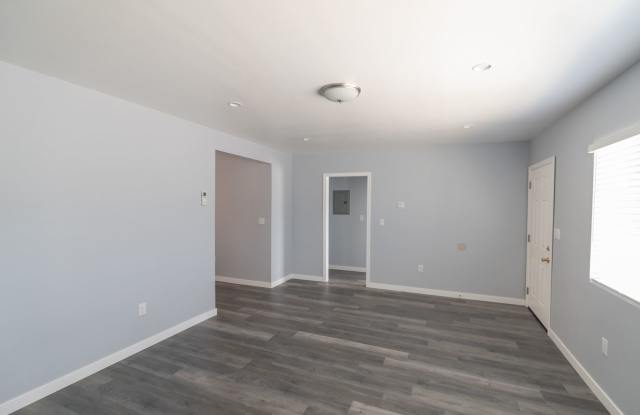 Beautifully Renovated 2 Bedroom Home Gallery 3