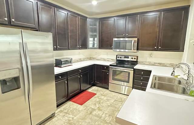 2 Bedroom 2 Bathroom condo with LARGE 2 car garage! - 9511 Loggia Street, Highlands Ranch, CO 80126