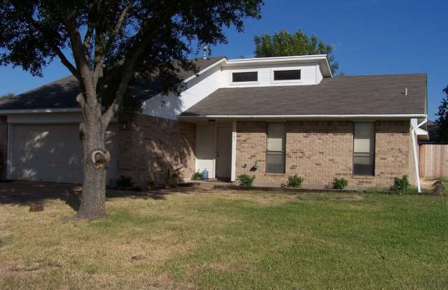 Beautiful 3/2 house centrally located home by Wolf Pen Creek! photos photos