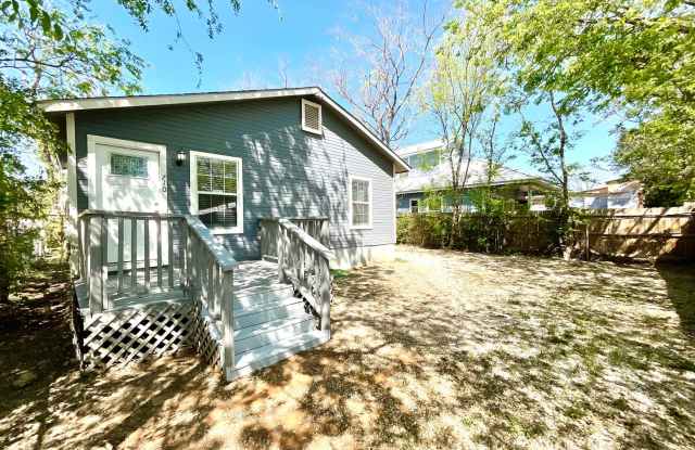 MOVE IN SPECIAL 2 Bedroom Duplex Available Near DOWNTOWN! photos photos