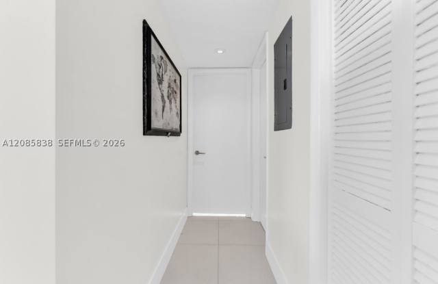 1600 S Bayshore Ln Gallery 4
