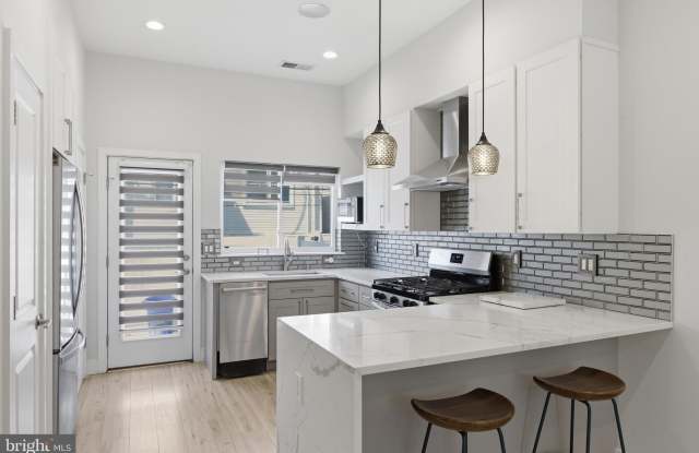 1448 N MYRTLEWOOD Street photos photos