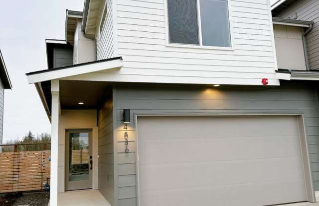 Available February 1st! Newer, Energy-Efficient 3 bdrm, 2.5 bath in Bellingham photos photos