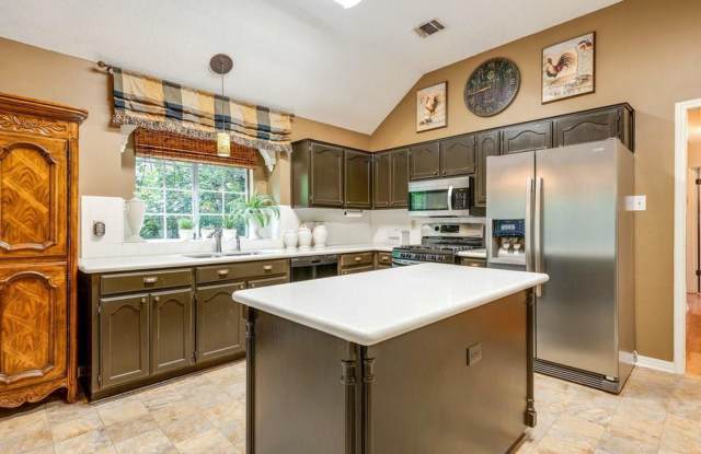 Greenbelt Living Near Lake Austin Gallery 3