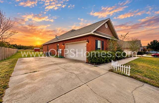Spacious 4-Bedroom Home! Gallery 4