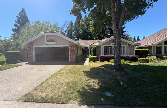 4 bedroom | 2 bathroom | Gold River home photos photos