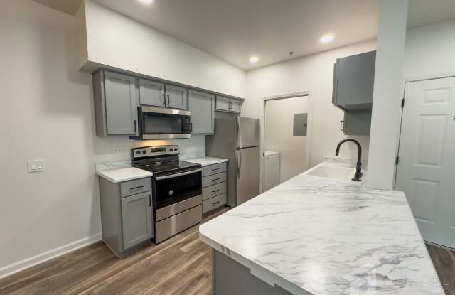 Sterling Oaks Luxury Apartments Gallery 1