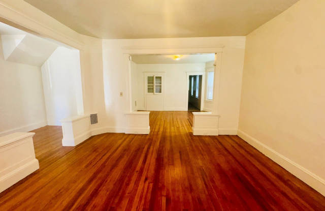 962 Howard Avenue Gallery 2