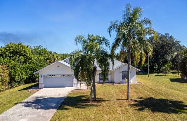 Beautiful 3BR 2BA House with Pool in Lehigh Acres MOVE IN SPECIAL 50% OFF FIRST MONTH RENT! photos photos