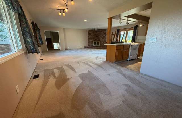 3 Bedroom 3.5 bath with 2 bonus rooms Gallery 4