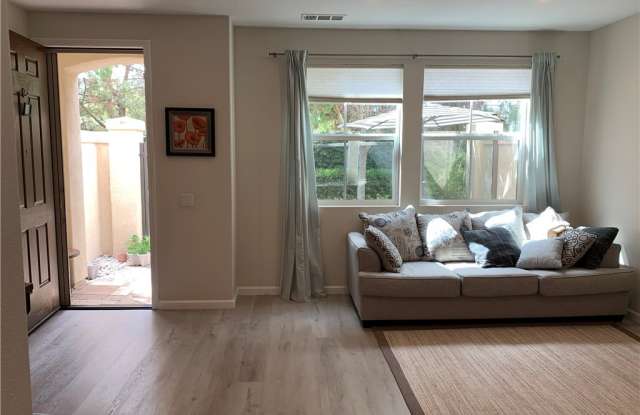 94 New Season - 94 New Season, Irvine, CA 92602