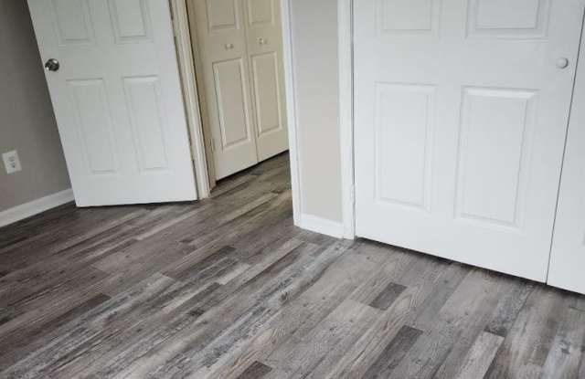 1615 Olive St NE photos photos