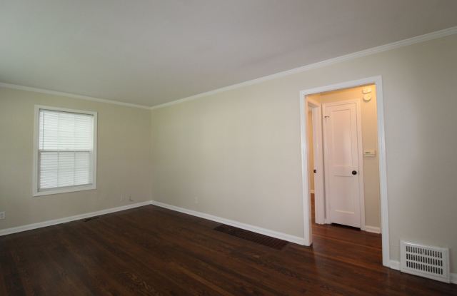 October FREE On This 2 Bedroom 1 Bath Home in Roeland Park Gallery 4