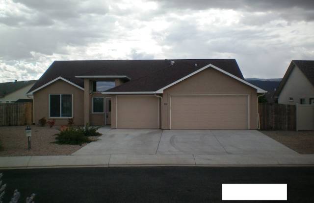 Charming, Pet Friendly, 3bd/2ba Home for Rent in Fruita. photos photos