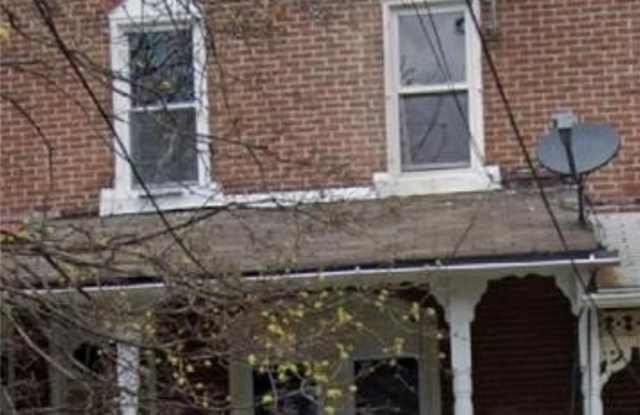425 W Liberty Street unit: 2 photos photos