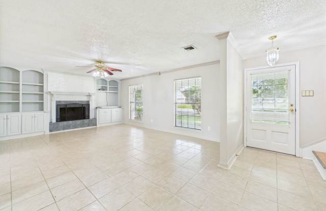 4 bed / 2 bath Nestled in the vibrant heart Lafayette, Louisiana photos photos