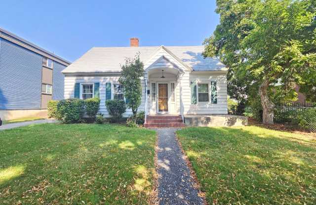$2,100 - 3 Bed / 2 Bath Charming Home by Gonzaga University photos photos
