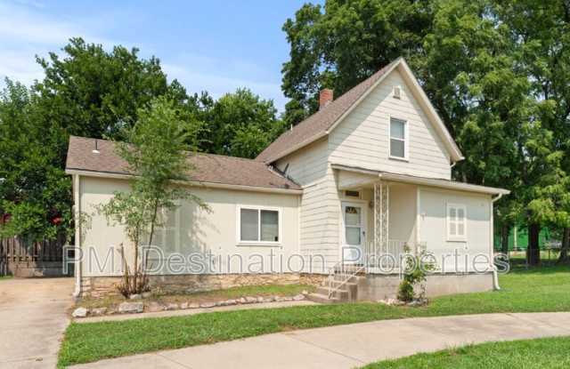 1700 Lawrence Ave - 1700 Lawrence Avenue, Leavenworth, KS 66048