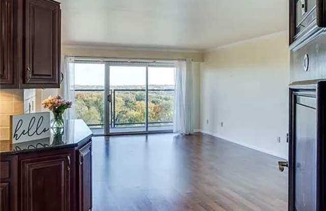 4550 Warwick Blvd Apt 703-04 photos photos