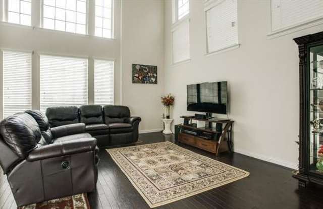 9757 Lightcatcher Drive Gallery 4