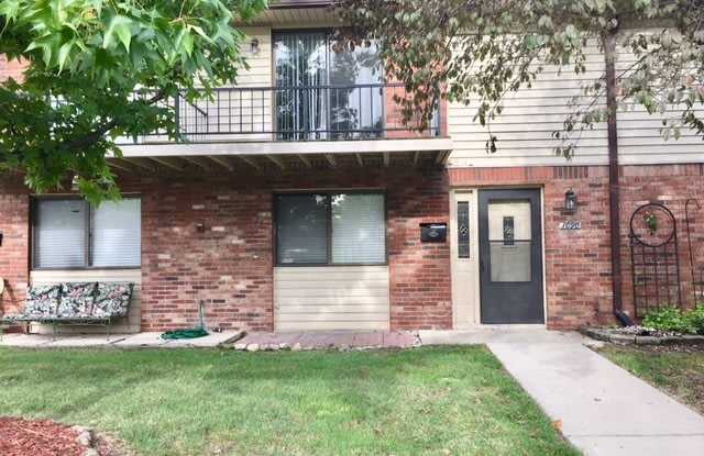 1090 Greenwood Trail West Drive Gallery 2