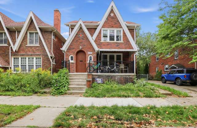 Charming 2BR Duplex in Grosse Pointe Park Gallery 1