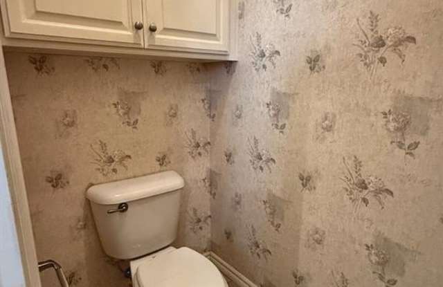 2921 Longmeadow Gallery 3