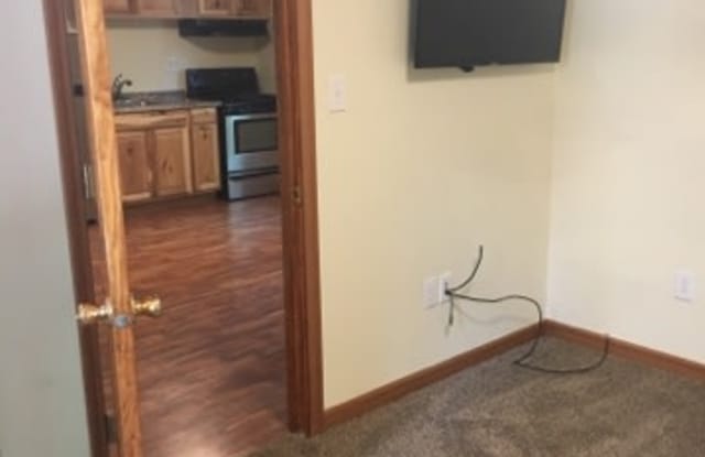208 1/2 W Washington St - Unit B Gallery 4