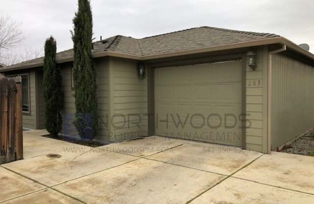 Cozy 1 Bed 1 Bathroom-Located in Friendly Central Point-Back Yard is Fully Fenced photos photos