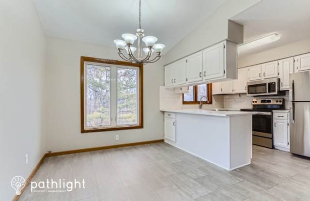 17115 Hemlock Court Gallery 4